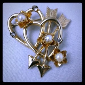 🎁💕Vintage 2 Hearts 2 Arrows Gold Brooch